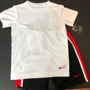 Nike Set T-Shirt & Shorts